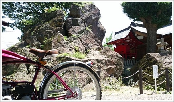 岩神神社と岩神の飛石