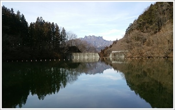 �包�_���̐��ʂɌ�����͖̂��`�R