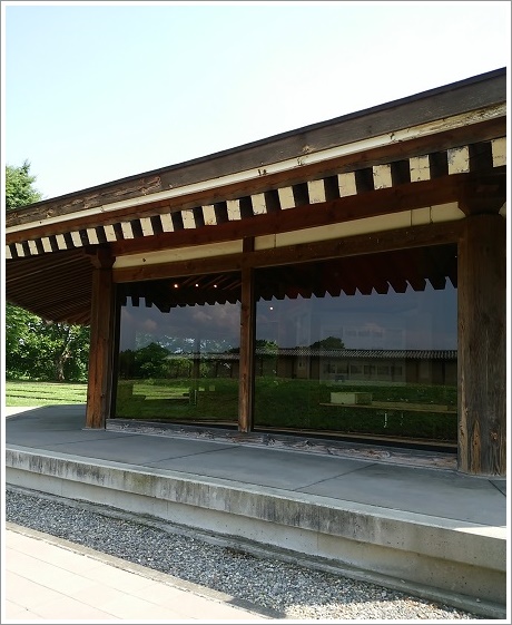 ここは国分寺跡ガイダンス施設の上野国分寺館です