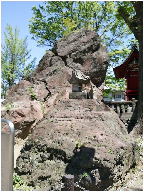 岩神の飛石