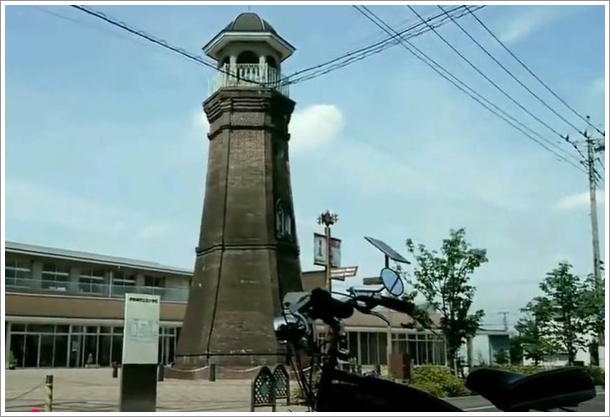 旧時報鐘楼とモペット