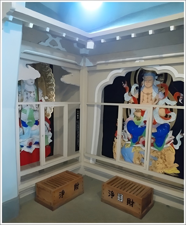 20体の仏像が安置