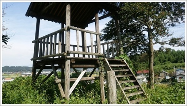 帯曲輪にある物見台(麻場城址公園)