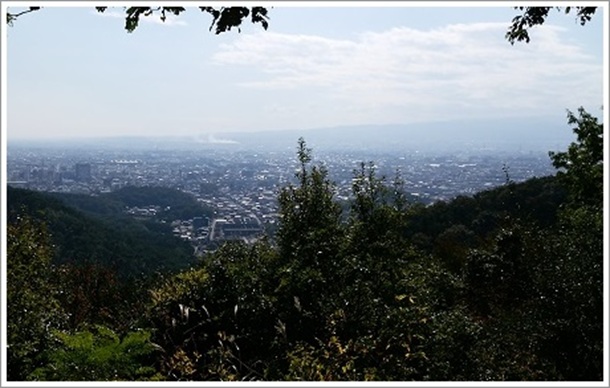 ���R�隬�Ղ��猩���u���Ȍi�F