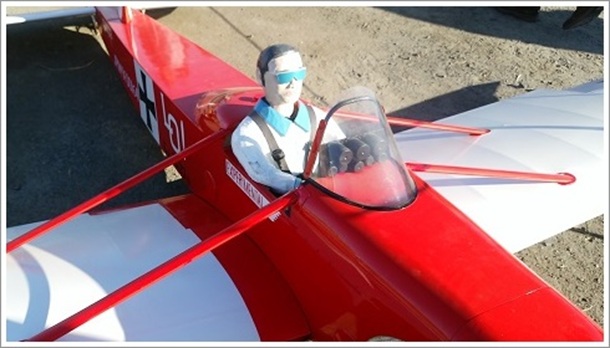 乗組員がいるラジコン飛行機(rc航空ページェント)