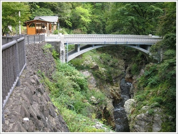 ��q���̐�̌k�J�ł�