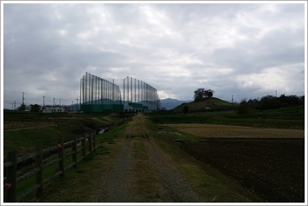 ���Ɍ�����̂����Έ�׎R�Õ��A�ׂɂ̓S���t���K��i���ΌÕ��Q�j