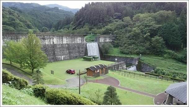 上から見た立沢川ダム緑地