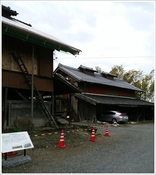 田島弥平旧宅の前側です