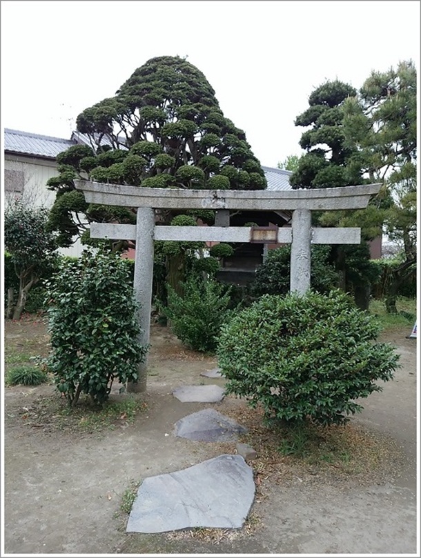 田島弥平旧宅にあった鳥居