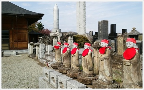 六地蔵(造石法華経供養遺跡)