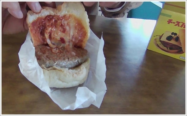 ドライブイン七輿チーズバーガー