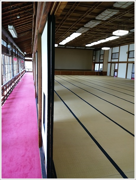 臨江閣別館二階大広間と前廊下